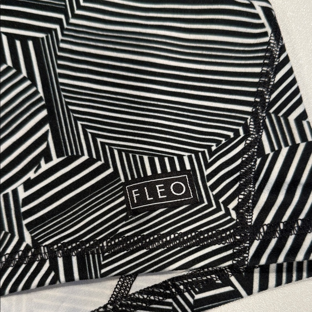 Fleo Women's Monochrome Geometric Athletic Shorts - Picture 2 of 7